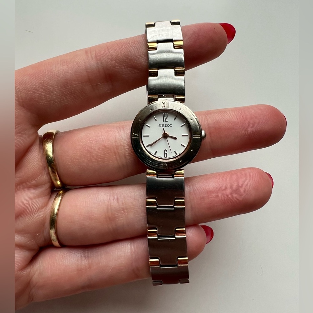 Vintage Seiko Stainless Steel Watch | silver and copper |
Japanese quartz